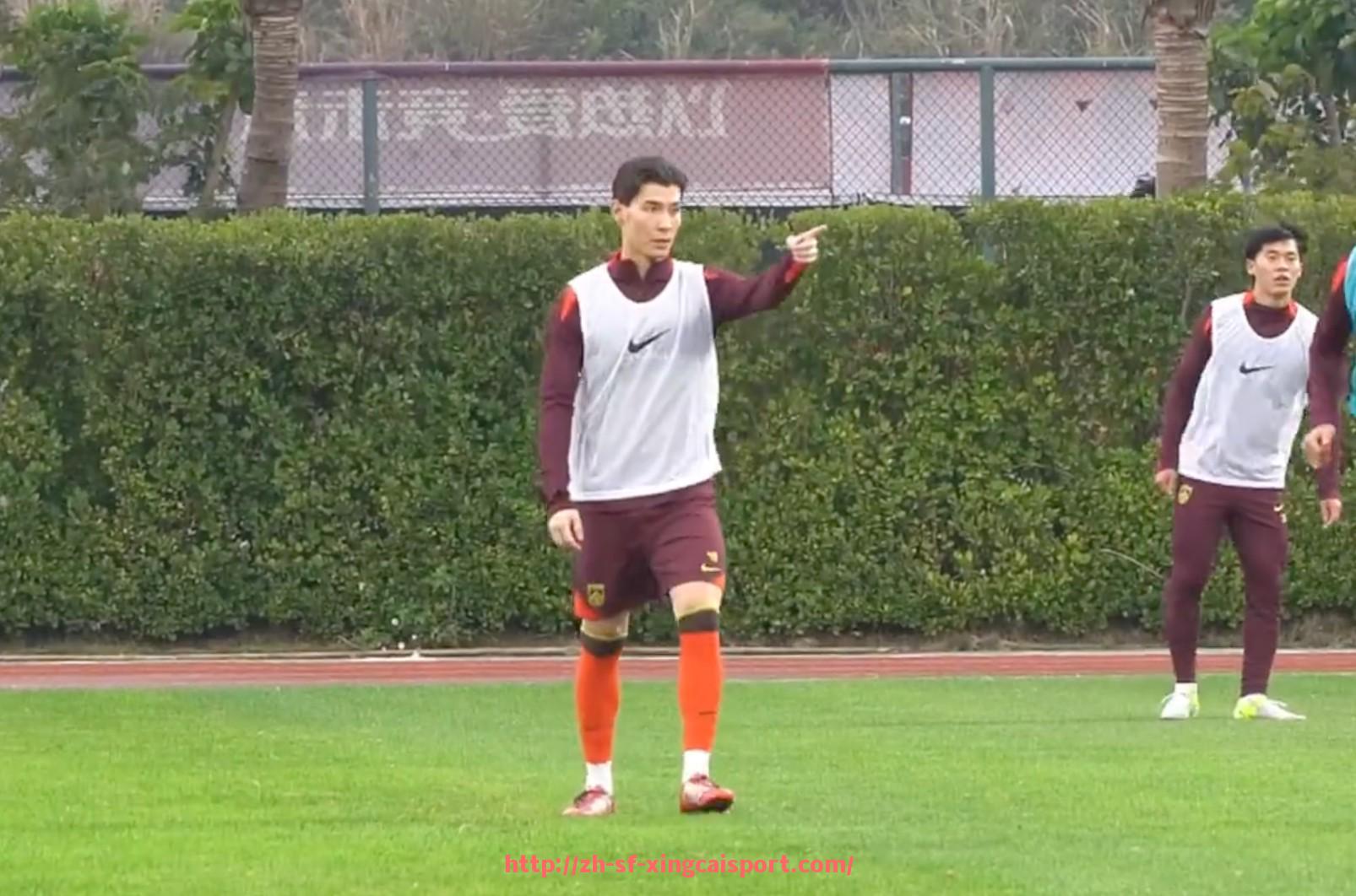 杏彩体育-法甲年度最佳后卫评选结果公布及技术评析